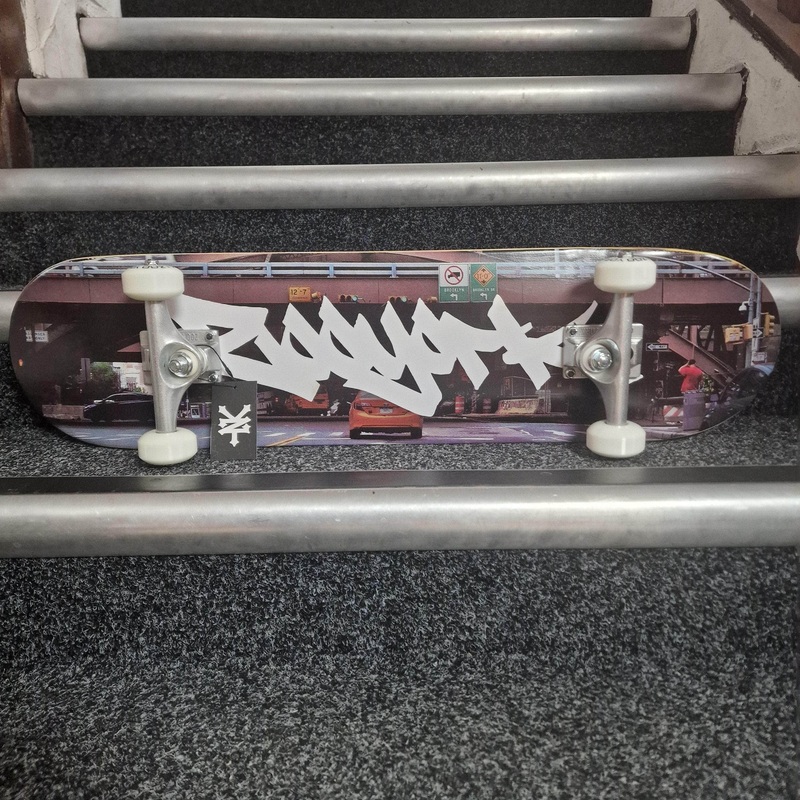 Zoo York OG 95 Tag Brooklyn Complete Skateboard 7.75″